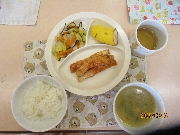 今日の給食とおやつ3月4日