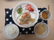今日の給食とおやつ4月3日